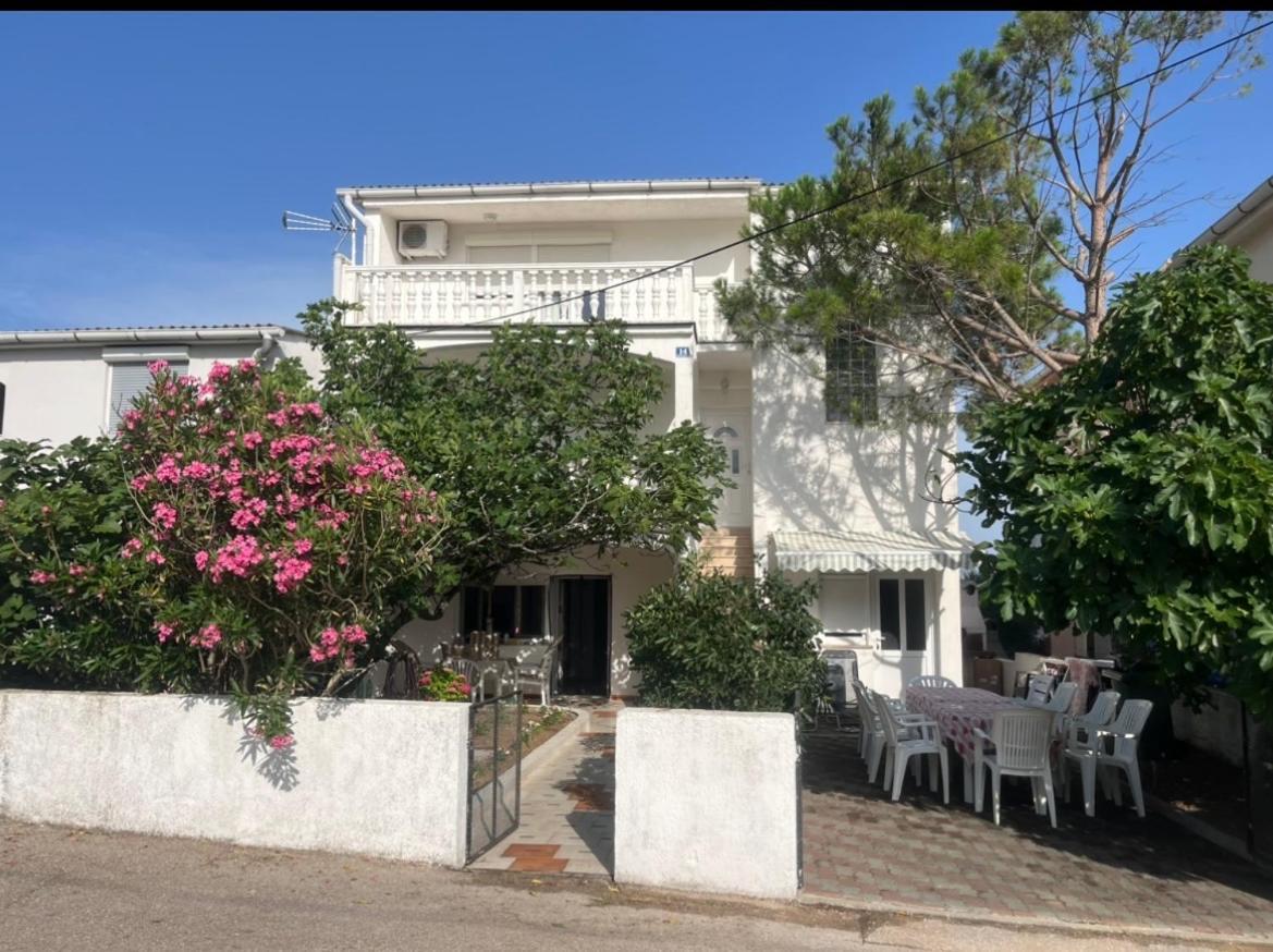 Apartments B&B Povljana Luaran gambar