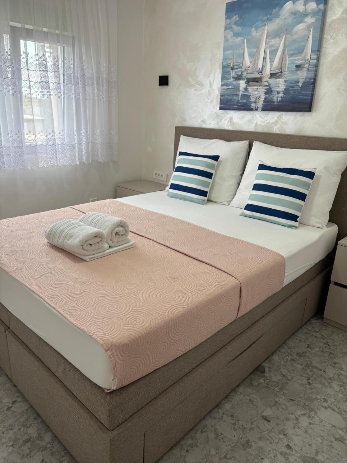 Apartments B&B Povljana Luaran gambar